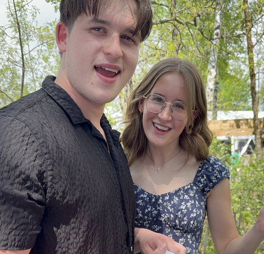 Couple winning at Partyology claw machine Kinloch Grove Winnipeg
